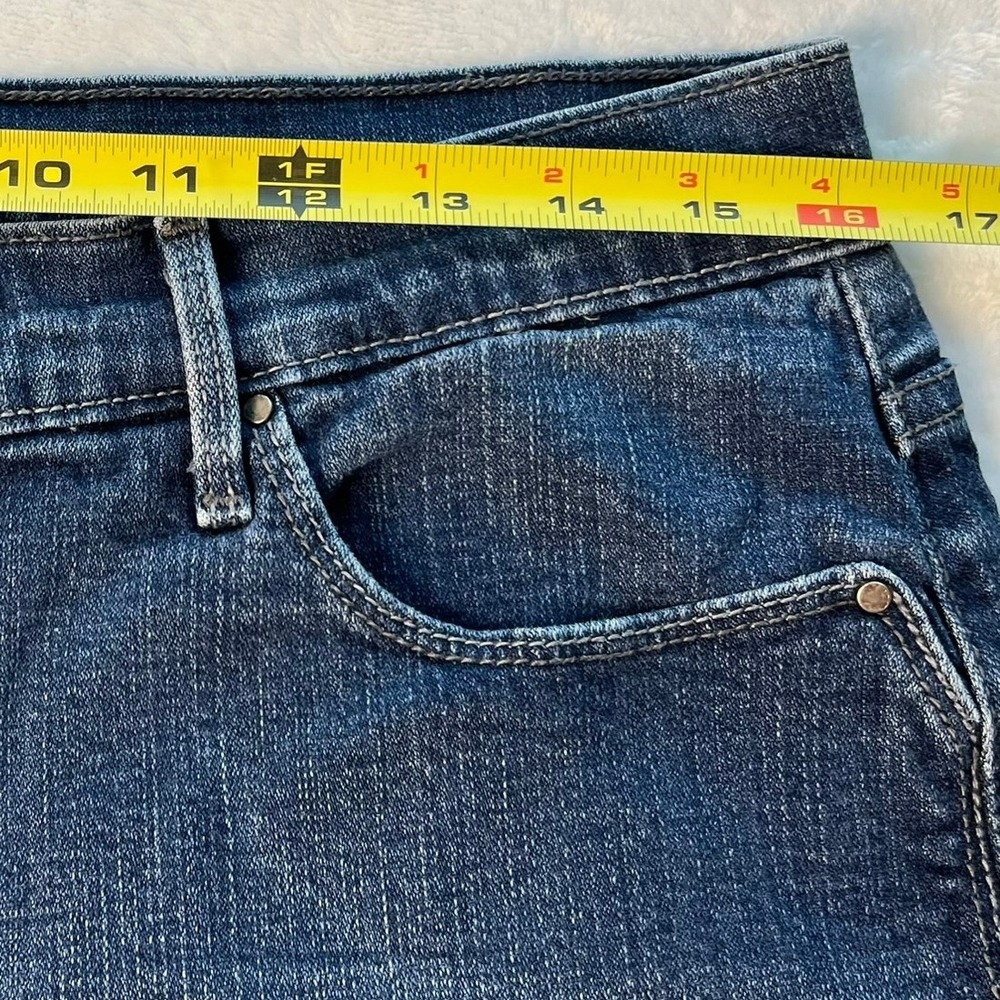 Levi Blue Denim Shorts Women 16 Mid Rise Stretch Bermuda Casual Summer - Picture 10 of 13